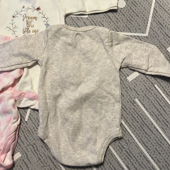 HB longsleeve onsies x3- US 0-3 - Picture 4 of 10